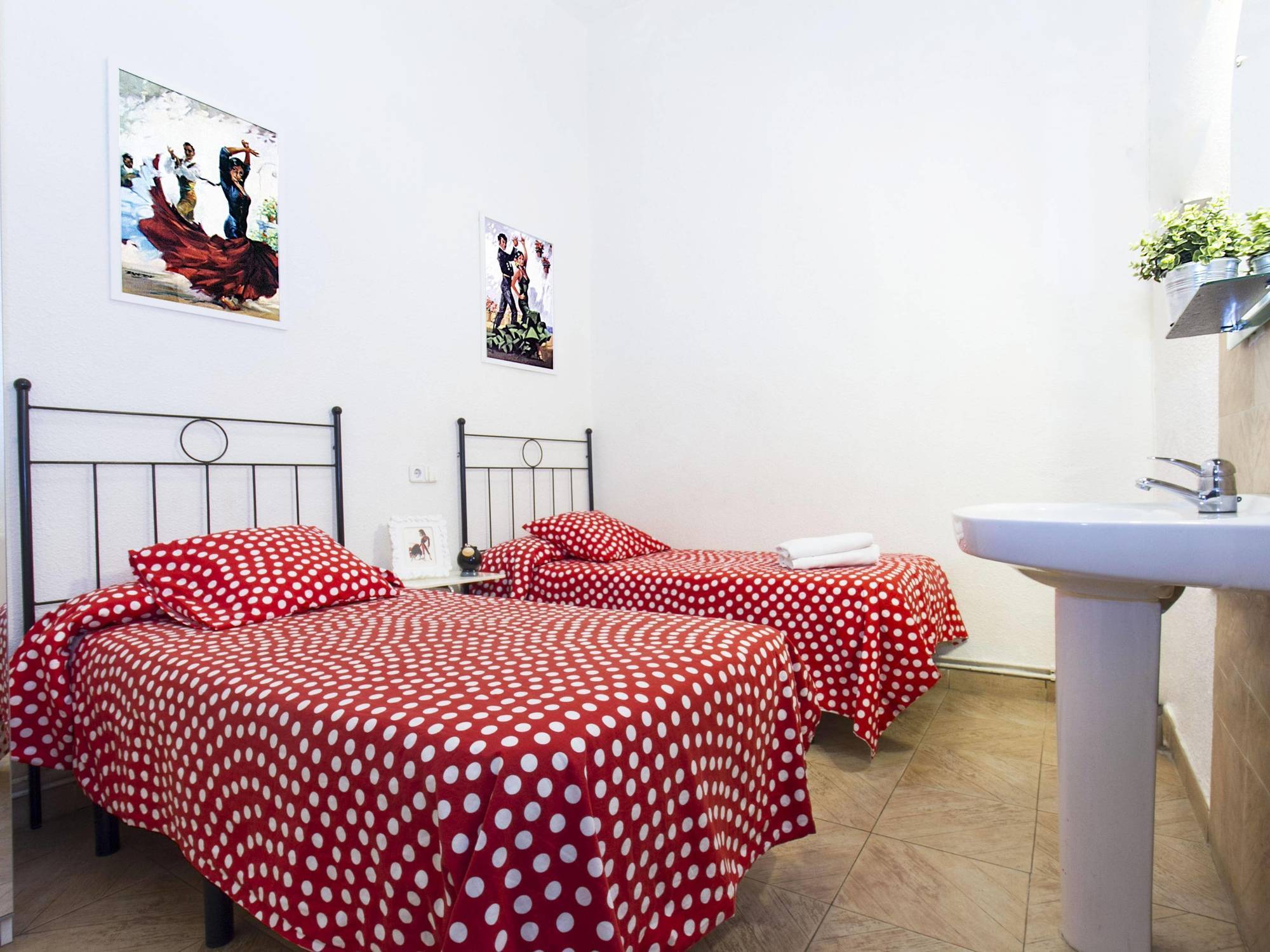 Hostal Bahia Madrid Exterior photo